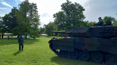 Czołg w Parku Miejskim w Legnicy! Tak się świętuje Dzień Hutnika  - 9
