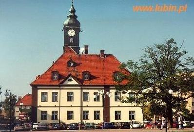 Glinoludy paradują w Lubinie - Fot. www.lubin.pl