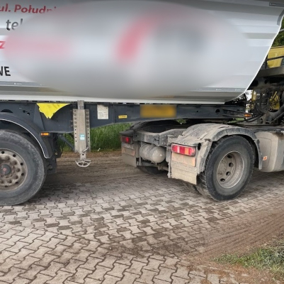Ciężki sprzęt rozjeżdża wały przeciwpowodziowe na Grobli Kozanowskiej? "To jest bardzo niepokojące" - 0