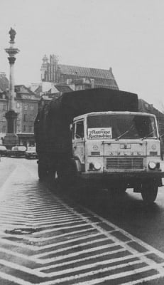 Panorama Racławicka działa już 40 lat! Zobaczcie, jak wyglądał montaż 114-metrowego obrazu we Wrocławiu [ARCHIWALNE ZDJĘCIA] - 10