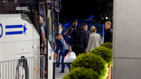 Piłkarze Chelsea i Betisu już we Wrocławiu. Zobacz pierwsze chwile po lądowaniu [ZDJĘCIA] - 36