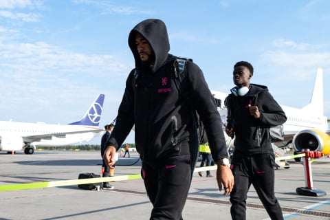 Piłkarze Chelsea i Betisu już we Wrocławiu. Zobacz pierwsze chwile po lądowaniu [ZDJĘCIA] - 13