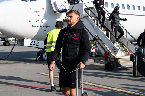 Piłkarze Chelsea i Betisu już we Wrocławiu. Zobacz pierwsze chwile po lądowaniu [ZDJĘCIA] - 25