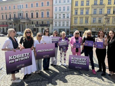 Apelują do kobiet, by poszły na wybory. "Potrzebujemy prezydenta, który zawsze stał po naszej stronie" - 0