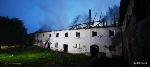 Potężny pożar na Dolnym Śląsku. "Jeden z największych w historii sołectwa" [ZDJĘCIA] - 1