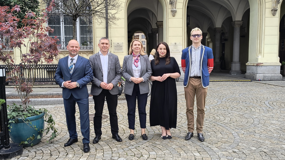 Wiceministra Sikora o nowych programach socjalnych: "To była trudna i intensywna praca" - Wiceministra Monika Sikora na wrocławskim rynku. Fot: Piotr Kaźmierczak/ Radio Wrocław
