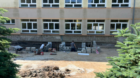 Bardo odbudowuje szkołę po powodzi. Uczniowie wrócą 1 września - 4