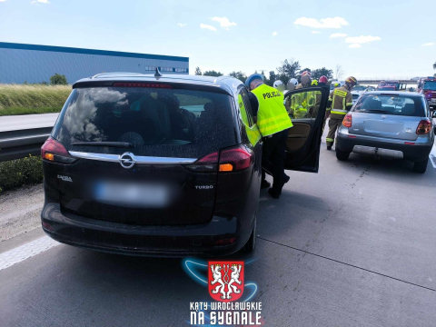Zderzenie czterech osobówek na autostradzie A4. Jedna osoba jest ranna, lądowało Lotnicze Pogotowie Ratunkowe [ZDJĘCIA] - 0