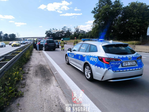 Zderzenie czterech osobówek na autostradzie A4. Jedna osoba jest ranna, lądowało Lotnicze Pogotowie Ratunkowe [ZDJĘCIA] - 5