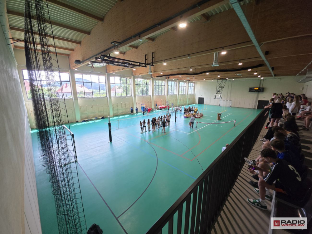 Gmina Radków zyskała trzy duże inwestycje. Chodzi o ważne obiekty sportowe. "Nie było łatwo, ale było warto" – Gmina Radków oddała do użytku trzy duże inwestycje związane ze sportem. Fot: Bartosz Szarafin/ Radio Wrocław