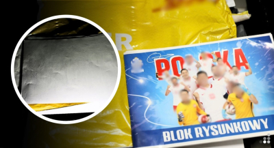 Na pierwszy rzut oka to była zwykła przesyłka, ale pies nie dał się oszukać. Blok rysunkowy pełen narkotyk&oacute;w