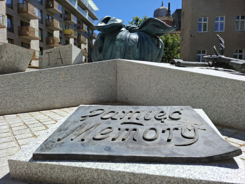 Przyciąga wzrok, ale jakie jest jego przesłanie? Nowy-stary pomnik we Wrocławiu - 1