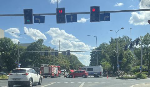 Wjechał na czerwonym. Wypadek dwóch aut na Swobodnej we Wrocławiu - 0