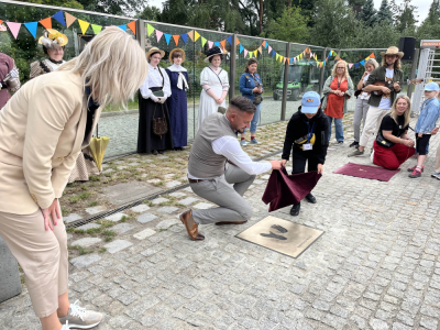 Aleja gwiazd powstała w ZOO Wrocław! Odsłonięto odciski łap legendarnych zwierząt