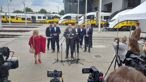 Dziesięć nowoczesnych pociągów dla Kolei Dolnośląskich. W planach są inwestycje w lokomotywy wodorowe [ZDJĘCIA] - 2
