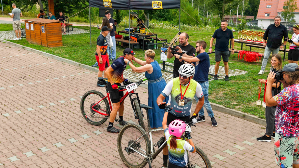 Bardo na dwóch kółkach. Oficjalne otwarcie sezonu rowerowego – Sezon rowerowy rozpoczęty! Bardo przyciągnęło cyklistów z Polski i Czech