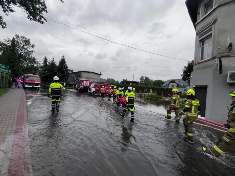 Deszczowy weekend na Dolnym Śląsku. Są ostrzeżenia meteorologiczne i hydrologiczne na niedzielę - 8