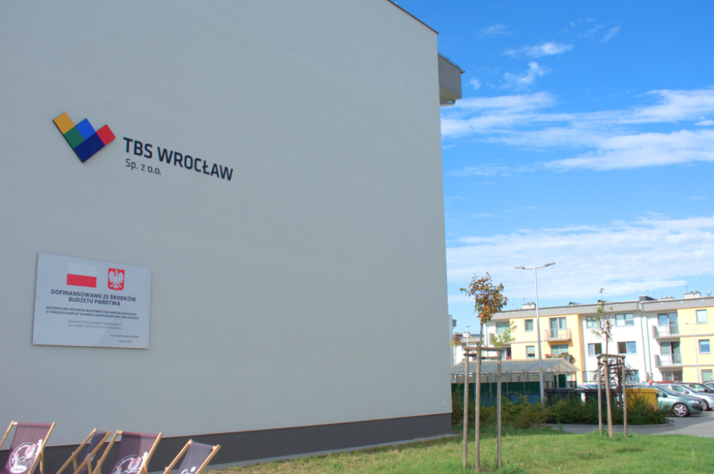 TBS Wrocław kontra mieszkańcy - sprawa trafiła do sądu. Chodzi o kredyty zaciągnięte przez spółkę - Lokatorzy chcą informacji o zaciągniętych kredytach, TBS Wrocław odmawia.
