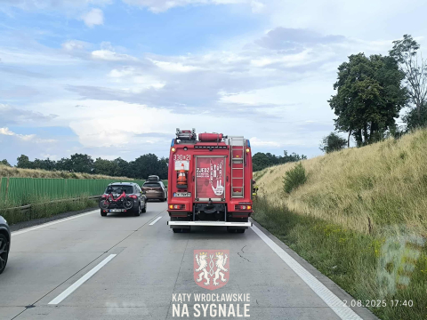 15-kilometrowy korek na A4 pod Wrocławiem. Wszystko z powodu pożaru koła [ZDJĘCIA] - 0