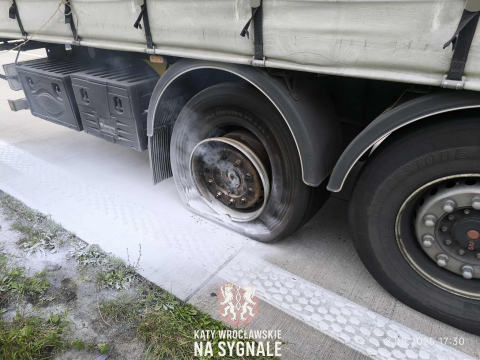 15-kilometrowy korek na A4 pod Wrocławiem. Wszystko z powodu pożaru koła [ZDJĘCIA] - 2
