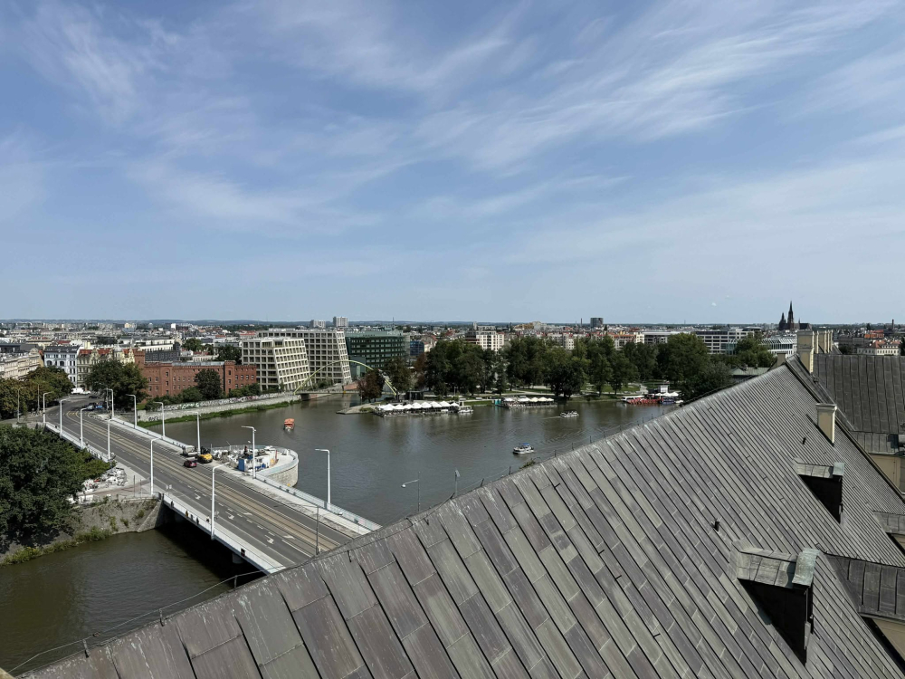 Z Wieży Matematycznej rozpościera się wyjątkowy widok na Wrocław! To mało znane miejsce – Widok z wieży matematycznej we Wrocławiu.
