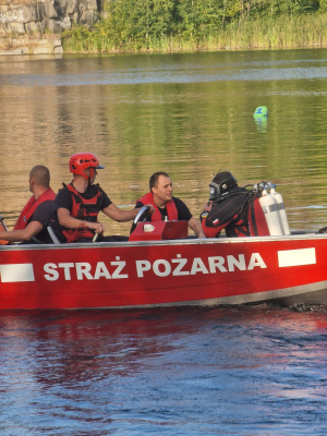 Akcja ratunkowa nad zbiornikiem Zimnik. Służby walczyły o życie mężczyzny - 0