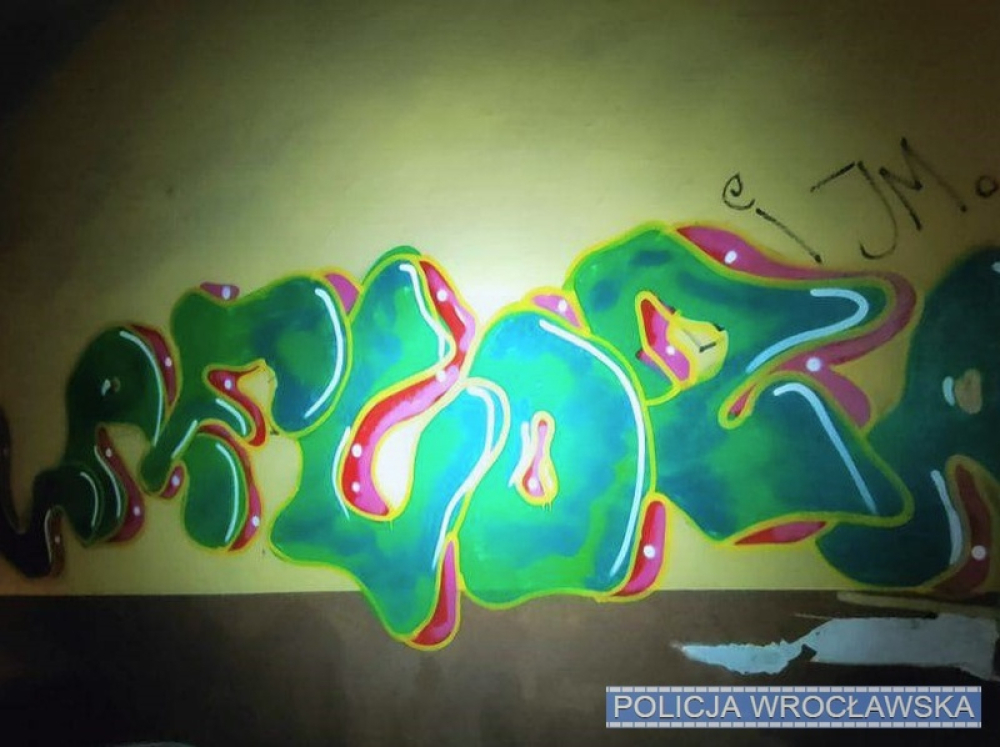 Do 5 lat więzienia za graffiti. Nielegalne malunki są prawdziwą plagą, również na Dolnym Śląsku - Grafficiarze są często poszukiwani przez policję. Wielu z nich udaje się zidentyfikować i złapać.