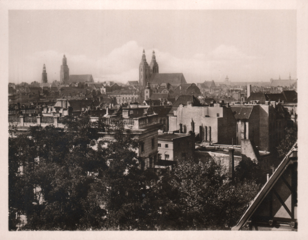 Niemi świadkowie historii. Muzeum we Wrocławiu zaprasza na podróż w czasie - Wrocław na przestrzeni lat. Taką wystawę można oglądać w Muzeum Miejskim. 