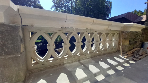 Zamek Grodziec znów ma piękne balustrady. Na odnowienie czekały 80 lat - 0