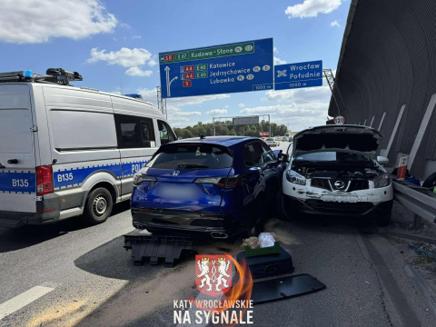Mnóstwo utrudnień na autostradzie A4. Trzy pojazdy zderzyły się też na AOW [ZDJĘCIA] - 6