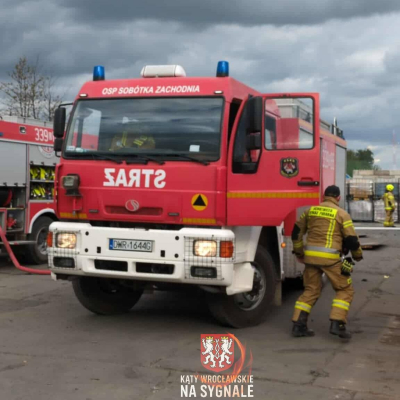 Pożar akumulatorów niedaleko Wrocławia. Na miejscu kilka zastępów straży pożarnej [ZDJĘCIA] - 2