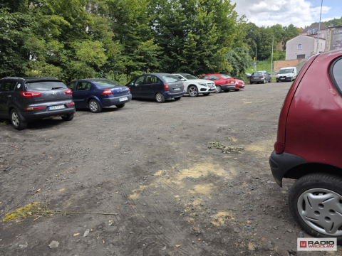 Dziki parking w centrum Wałbrzycha do przebudowy. Będą też inne remonty w okolicy - 3
