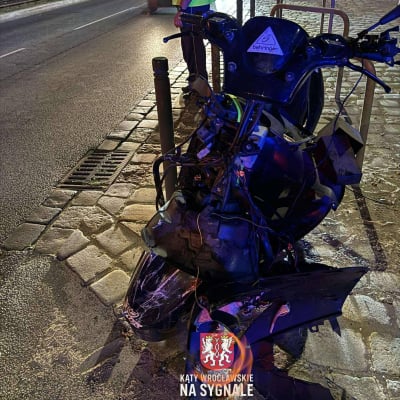 Pijany motocyklista spowodował wypadek i trafił do szpitala. Miał ponad dwa promile [ZDJĘCIA] - 4