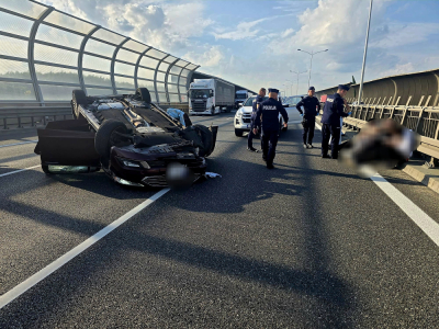 Zderzenie czterech samochod&oacute;w na A4, wypadek na AOW. Ogromne korki na drogach