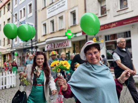 Przeszli przez legnicki rynek z czterometrowym ogórkiem na plecach! Ważne święto wraca po 15 latach - 4