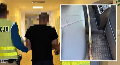 Podpalił samoch&oacute;d, zaatakował policjanta kataną. Funkcjonariusze zatrzymali 43-latka