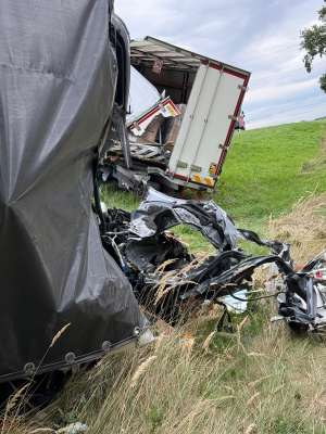 Szokujące zdjęcia z kolizji na autostradzie A4. To cud, że nikomu nic się nie stało! - 4