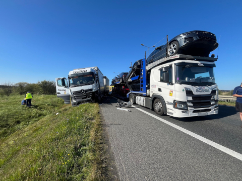 Tragiczny karambol na S8 pod Oleśnicą. Bilans ofiar wzrósł do trzech. Sprawca zasnął za kierownicą? [ZDJĘCIA] - 1