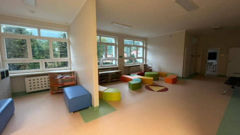 Uczniowie wracają do swojej szkoły. Po powodzi odbudowano placówkę w Bardzie - 1