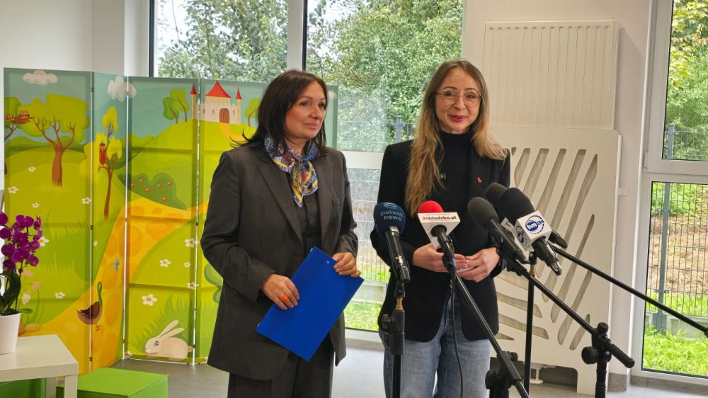 Minister Rodziny w Bożkowie: "Aktywny Rodzic" to o 30 tys. punktów żłobkowych więcej - Monika Wielichowska, wicemarszałek sejmu (po lewej) oraz Agnieszka Dziemianowicz-Bąk, minister rodziny, pracy i polityki społecznej.