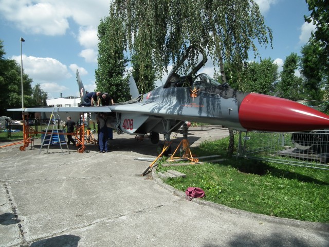 MIG- 29 na uczelni (ZOBACZ) - 0