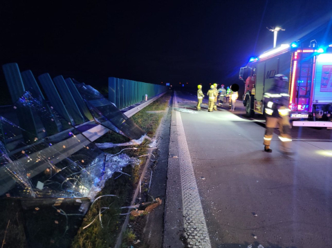 Szyby rozsypane na autostradzie A4. Nocna kolizja mogła skończyć się tragicznie - 2