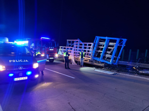 Szyby rozsypane na autostradzie A4. Nocna kolizja mogła skończyć się tragicznie - 3