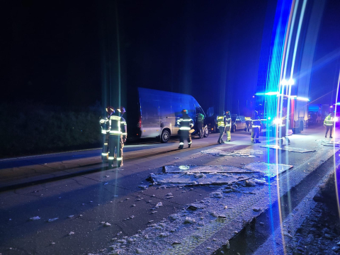 Szyby rozsypane na autostradzie A4. Nocna kolizja mogła skończyć się tragicznie - 5