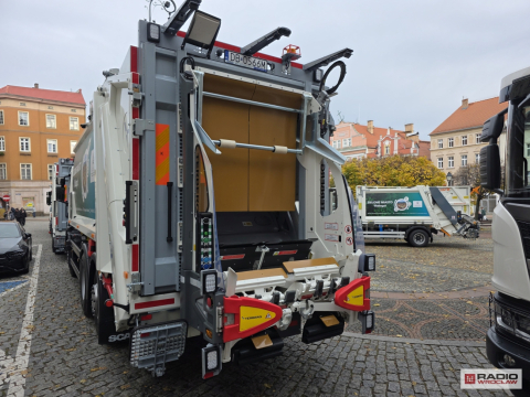 Nowoczesne śmieciarki w Wałbrzychu. Kosztowały ponad 6,5 miliona złotych! [ZDJĘCIA] - 7
