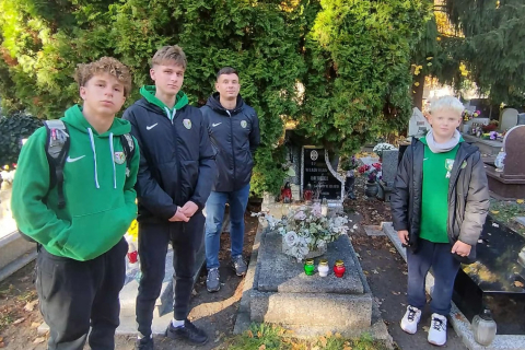 Zawodniczki i zawodnicy Akademii Śląska odwiedzili groby zasłużonych dla WKS-u - 0