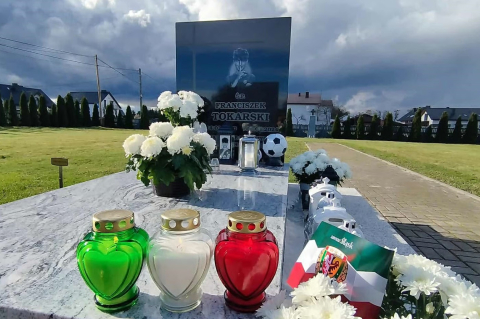 Zawodniczki i zawodnicy Akademii Śląska odwiedzili groby zasłużonych dla WKS-u - 2