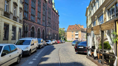 Ta ulica zagrała już Warszawę, Berlin i Kopenhagę. Dlaczego filmowcy pokochali Szajnochy?