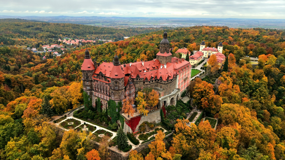 Złoty Pociąg w pobliżu Zamku Książ? "Tajemniczy odkrywca" otrzymał zgodę na badania