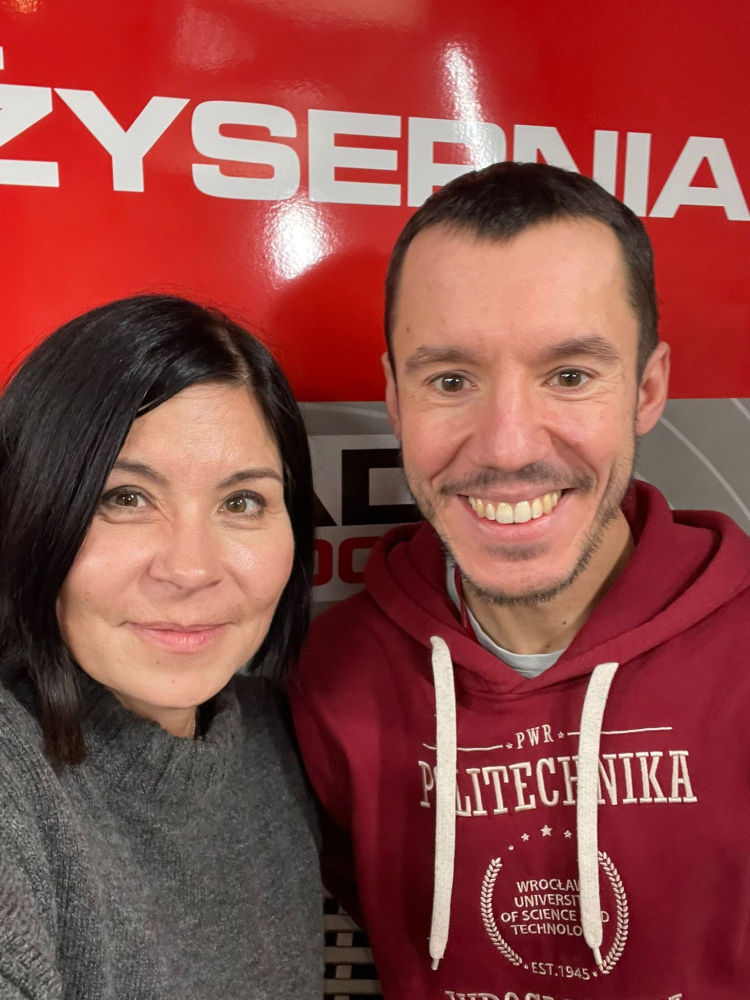 Chwalimy swoje: prof. Grzegorz Soboń, ekspert od laserów - Katarzyna Górna-Drzewosz i prof. Grzegorz Soboń w studiu Radia Wrocław.